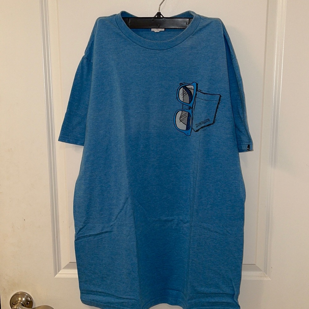 Quicksilver t shirt